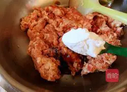 Illustration of how to make rolls 6