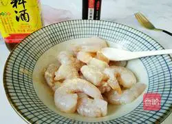 Soft Illustration of how to make fried shrimp 2