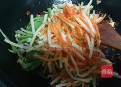 Illustration of how to make fish-flavored shredded pork (less meat version) 18