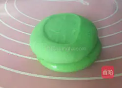 Emerald Spring Cake Recipe Illustration 6