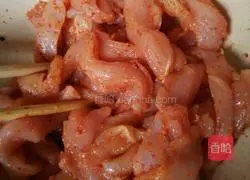 Illustration of how to make crispy fried chicken tenders 2