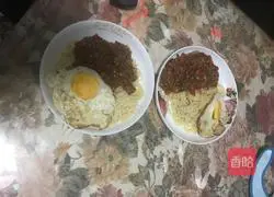 Illustration of how to make beef, egg and tomato sauce pasta 9