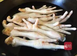 Illustration of braised chicken feet 1
