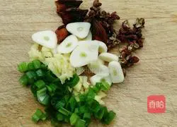 Colorful twice-cooked pork recipe 3