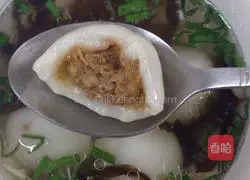  Illustration of how to make fresh meat glutinous rice balls 1