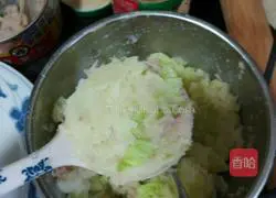 Illustration of how to make tuna potato salad 8