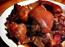 Illustration of how to make braised pig trotters 8