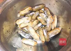 [Lantern Festival on the 15th day of the first lunar month] Steamed razor clams with garlic vermicelli and illustration 2