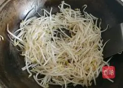 Old Illustration of how to make authentic Beijing spring cakes 12