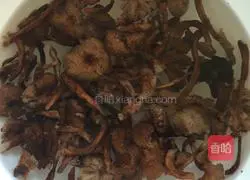 Illustration of how to make chicken stewed mushroom vermicelli 3