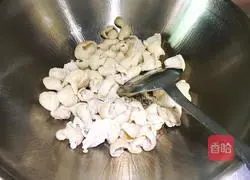 Sichuan style-braised carrot sausage Practice illustration 7