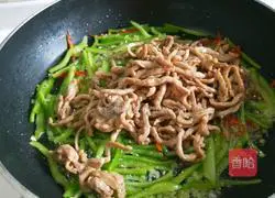 Xinwen Gourmet Shredded Pork with Spicy Pepper Illustration 12