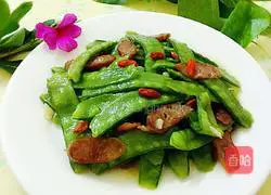 Illustration of how to make fried snow peas with preserved meat 10