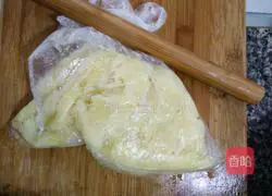Illustration of how to make bacon mashed potato rolls 4