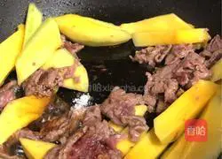 Mango Fried Beef Recipe Illustration 6