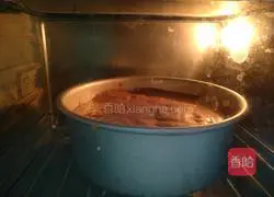 Illustration of how to make eight-inch cocoa chiffon cake 8