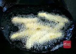 Illustration of how to make fried chicken tenders 8