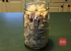 Illustration of how to make pickled pepper chicken feet 8 