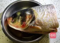 Illustration of how to make fish head cakes 2