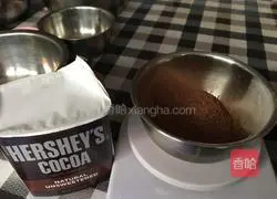 Illustration of how to make a simple rice cooker chocolate cake in one step