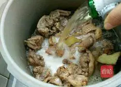 Illustration of how to make fragrant beer duck 9