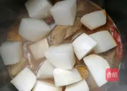 Illustration of how to make radish stewed beef brisket 7