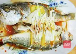 Illustration of how to make steamed yellow croaker 10