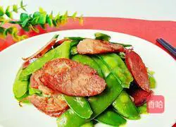 Illustration of how to make fried snow peas with sausage 9