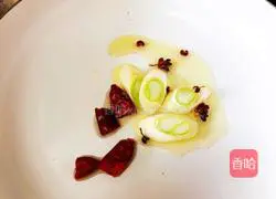 Illustration of how to make fried bacon with celery 4