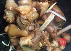 Illustration of Braised Pork Trotters 6