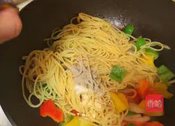 Illustration of how to make fried pasta 13