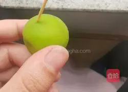 Illustration of how to make green plum wine 5