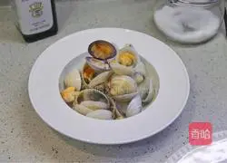 Illustration of how to make garlic spicy seafood pasta 4