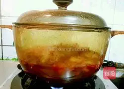 Illustration of how to make red wine braised lamb tendons with garlic mashed potatoes and vegetables 4