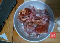 Illustration of how to make steamed pork ribs with rice noodles 2