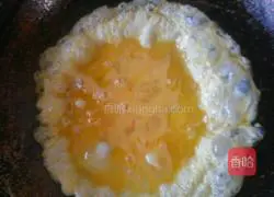 Illustration of how to make tomato sauce fried rice 4