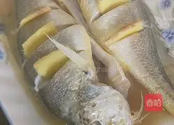 Illustration of how to make steamed yellow croaker 6
