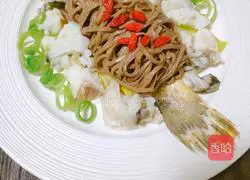 Illustration of how to make yellow croaker noodles 11