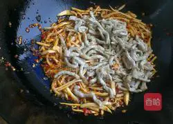 Illustration of how to make apricot abalone shredded pork 8