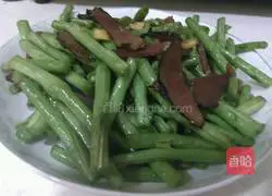 Illustration of Hunan smoked bacon and fried beans 5