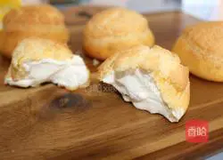 Illustration of how to make meringue cream puffs 18