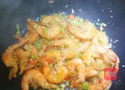 Illustration of how to make salt and pepper shrimp 6