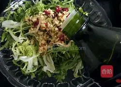 Illustration of how to make cold bitter chrysanthemum 6