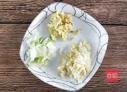 Illustration of how to make fried meat with crab-flavored mushrooms 4