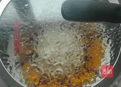 Illustration of how to make steamed pumpkin with lily and red dates 8