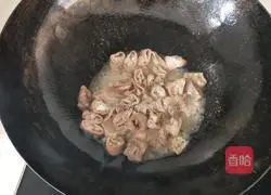 Illustration of how to make fried sausage with pepper 9