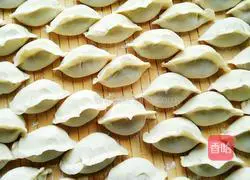 Illustrated recipe for Jiaodong Spanish mackerel dumplings 10