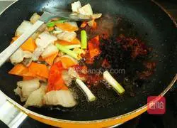 Illustration of how to make twice-cooked pork with soy sauce 9