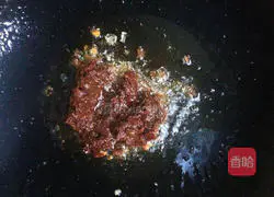 Illustration of how to make authentic Sichuan boiled fish 10