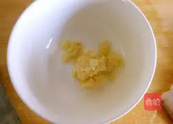 Illustration of how to make white meat rolls with garlic paste 6